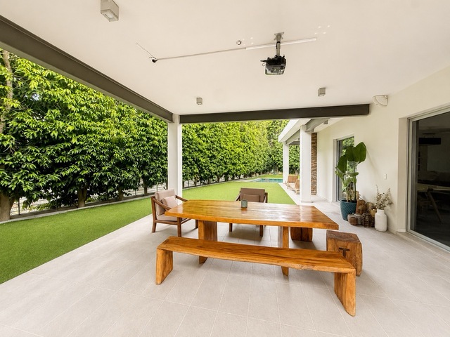 detachedHouse-chatgpt-image-jun-25-2026-12-24-26-pm-large.jpg