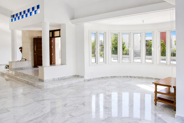Private Luxury Home Adjacent to Green Area – photo 4