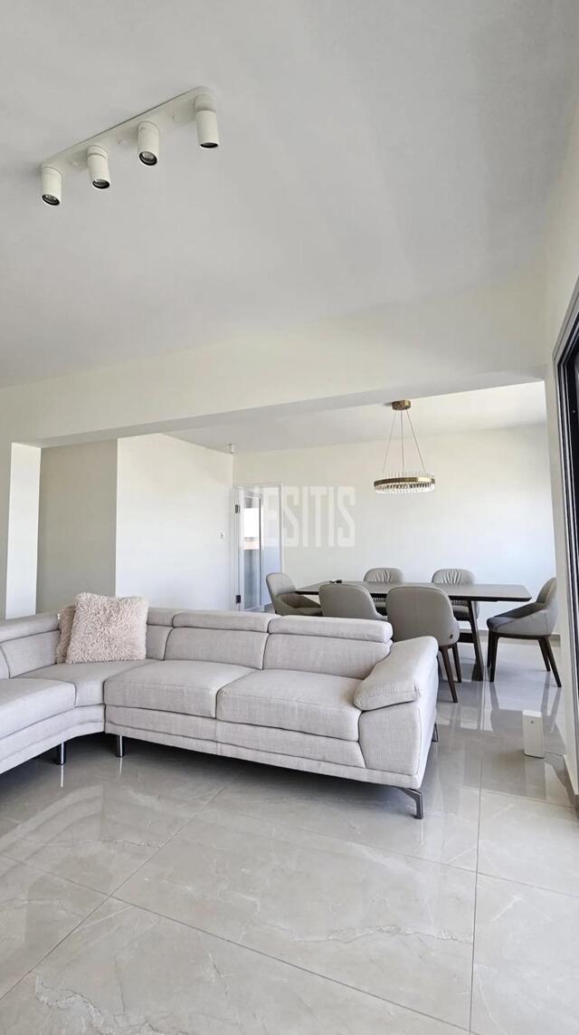 apartment-c0fea714-0df3-47be-8d7e-f07dfb516d21_Wtr.jpg