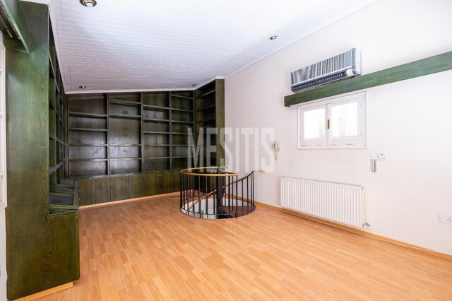 detachedHouse-fc1f5235-893f-499f-bfea-b088a1a13422_Wtr.jpg