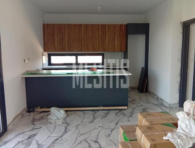 apartment-e24b8598-30ff-44d8-b1f5-bd9aa44fe2ec_Wtr.jpg