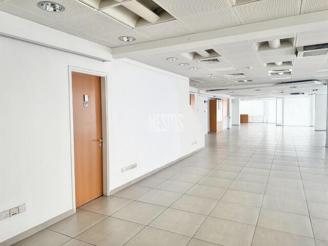 office-da5d7b1f-8dc7-4ed1-bb0d-9ae407febf41_Wtr.jpeg