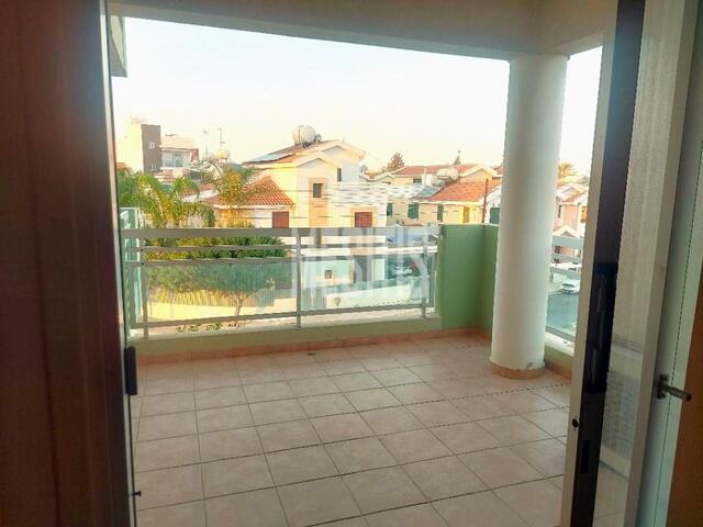 apartment-3ad5e573-69de-40a0-a377-fdece3145d87_Wtr.jpeg
