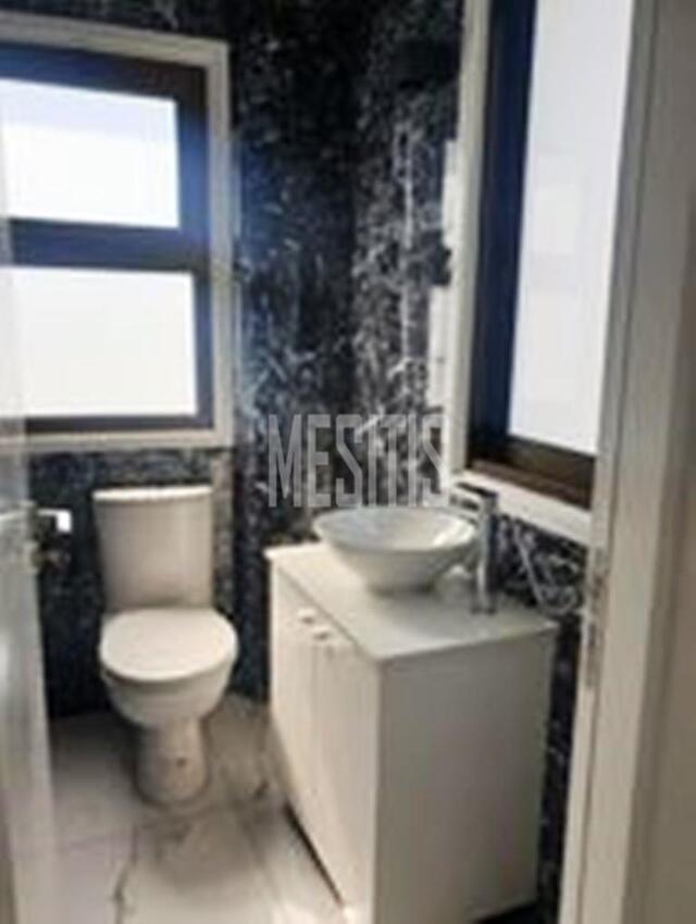 office-bd7fa9e0-76db-4ce3-9d8b-3b7ac224c285_Wtr.jpg