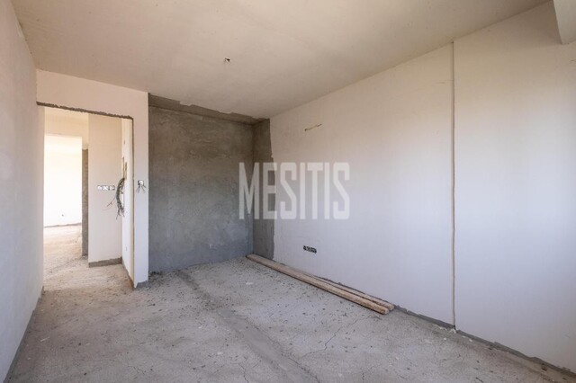 apartment-c75185e6-fbab-4989-96b0-4fe9868570ae_Wtr.jpeg