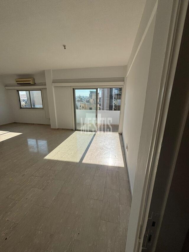 apartment-91bb013e-967c-4d38-aa1b-8c221956fbe1_Wtr.jpeg
