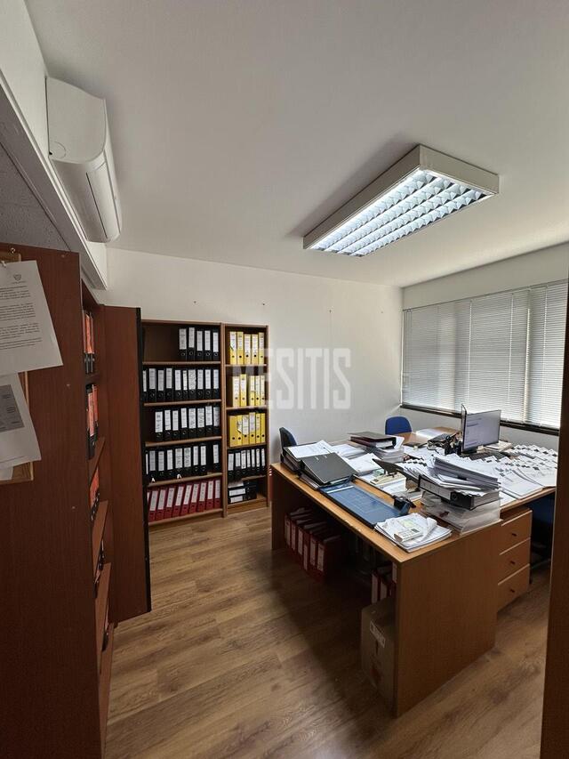 office-46cb7134-974c-454e-b0f4-55d855040abd_Wtr.jpg