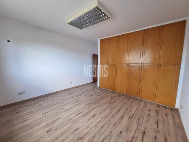 office-f817e4d4-cd59-4967-b39a-07a86f1a1878_Wtr.jpg