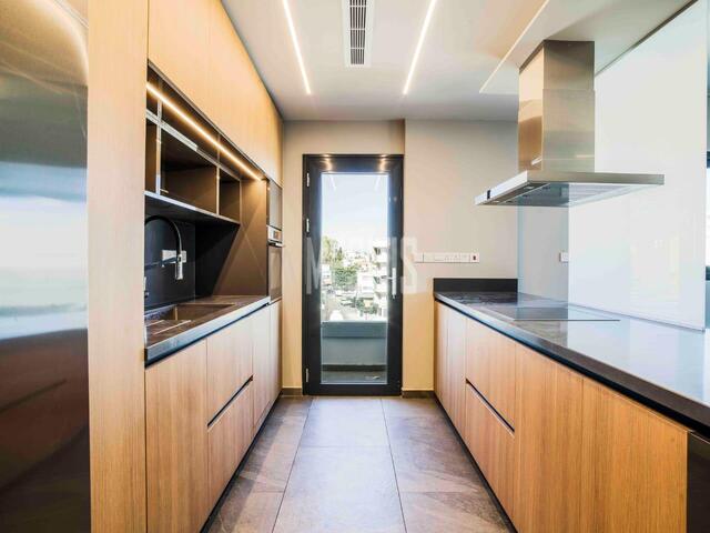 apartment-0ee68ef1-563b-4371-8027-ae3e2ed85098_Wtr.jpg