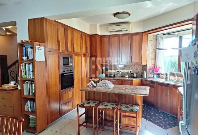 4 Bedroom Villa With Pool For Sale In Green Dot Area Strovolos, Nicosia – photo 6