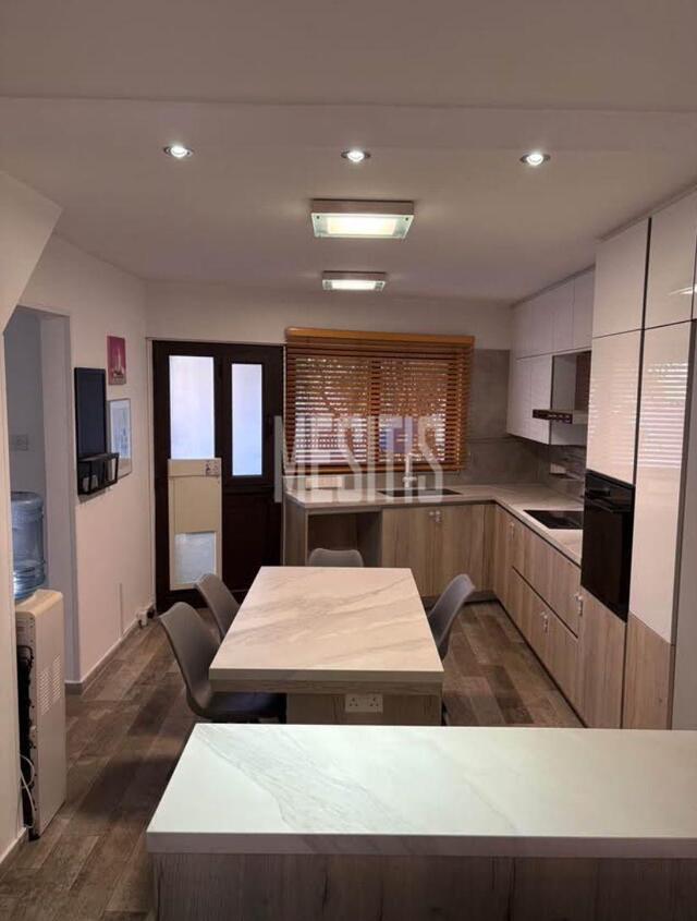 apartment-3f3d3d83-1e86-44d0-aa97-479419aace2d_Wtr.jpg