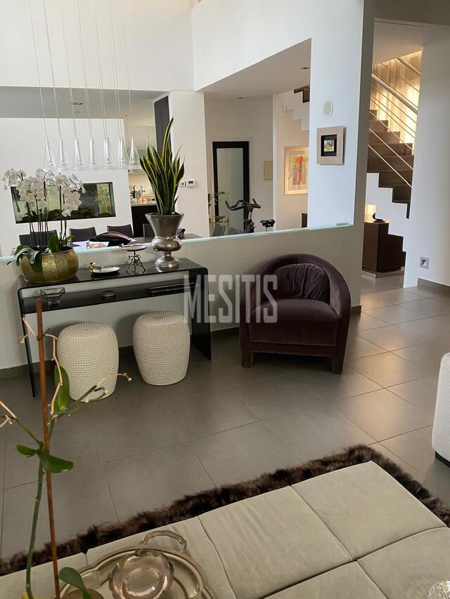 detachedHouse-fbf07a90-8a5a-47d0-9dcd-5d7d8c389bf8_Wtr.jpg