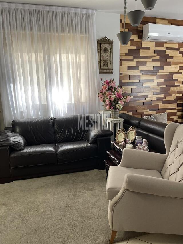 detachedHouse-fe940531-fe4a-4e61-be42-f22fe529ff38_Wtr.jpeg