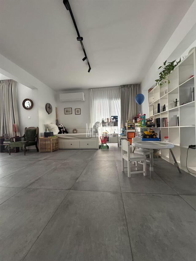 detachedHouse-a106c475-aa9f-4d0c-9f13-f5a4f5a9addf_Wtr.jpg