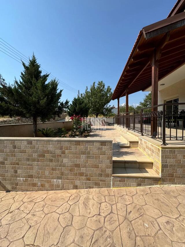 detachedHouse-2afcee31-12ca-4603-ad5f-6150e90ff489_Wtr.jpg