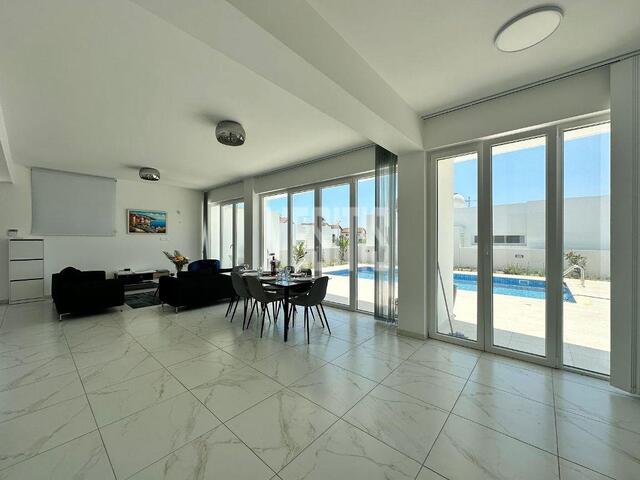 detachedHouse-8b283c5d-82f0-4dfb-97be-2e581378d3da_Wtr.jpg
