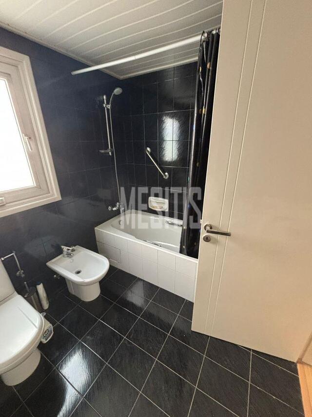 detachedHouse-70589694-7bed-43da-bab2-9c68c89f2339_Wtr.jpeg
