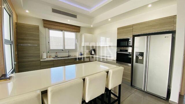 Entire 4-bedroom penthouse apartment for sale/rent in Agios Tychonas, Limassol – photo 5