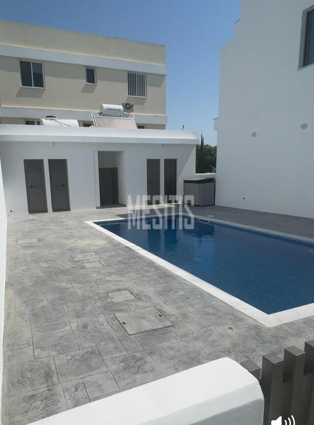 detachedHouse-cc0414e3-0f71-4421-86fc-46620e2de030_Wtr.jpg
