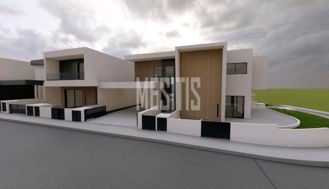 detachedHouse-067e964f-2dd7-42f2-b249-901dae6aaf1c_Wtr.jpeg