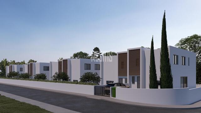 detachedHouse-0fab40e0-bdcd-47ab-b21e-28f7a19c01f0_Wtr.jpeg