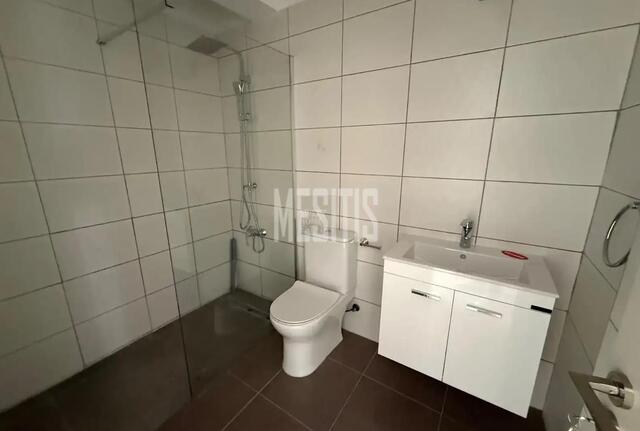 detachedHouse-5055cbe3-8e1e-412b-94c1-e5614ea52f7f_Wtr.jpg
