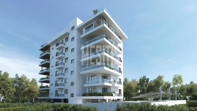 apartment-e9c79b64-2996-493e-8dff-3653c80d2860_Wtr.jpg