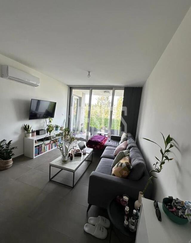 apartment-930e6865-1082-4088-b874-01a9d1443a57_Wtr.jpg