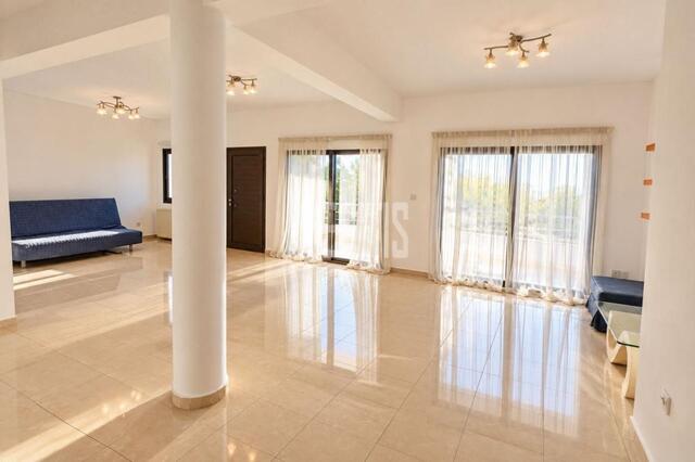 For Rent: Spacious 3 Bedroom Upper House with Attic in Mesa Geitonia – photo 2