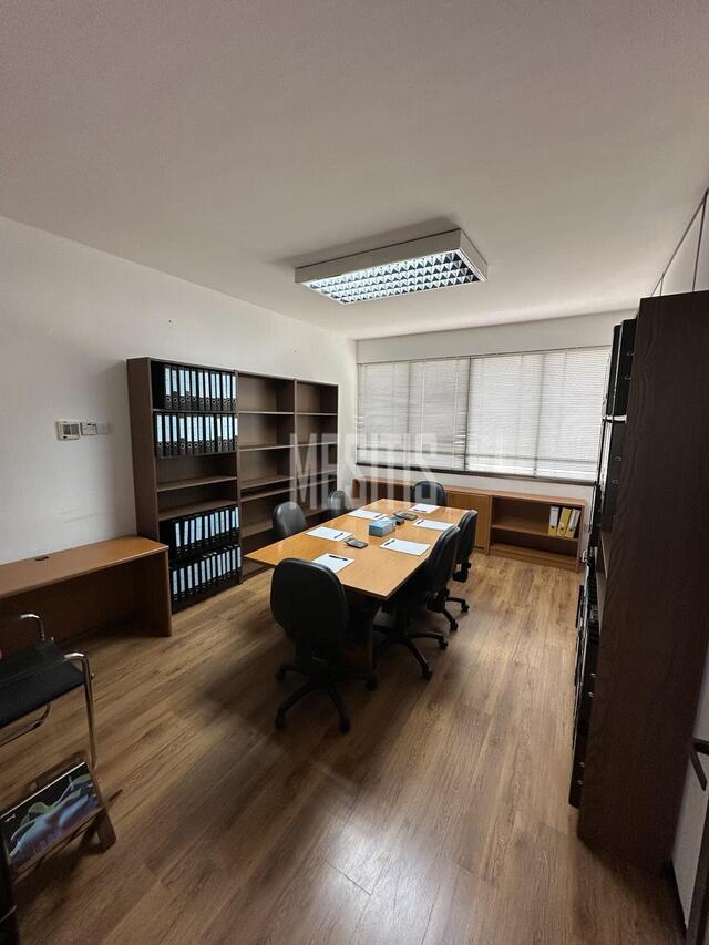 office-9fcf0c82-490a-4fb5-89a8-7990386eb9d5_Wtr.jpg