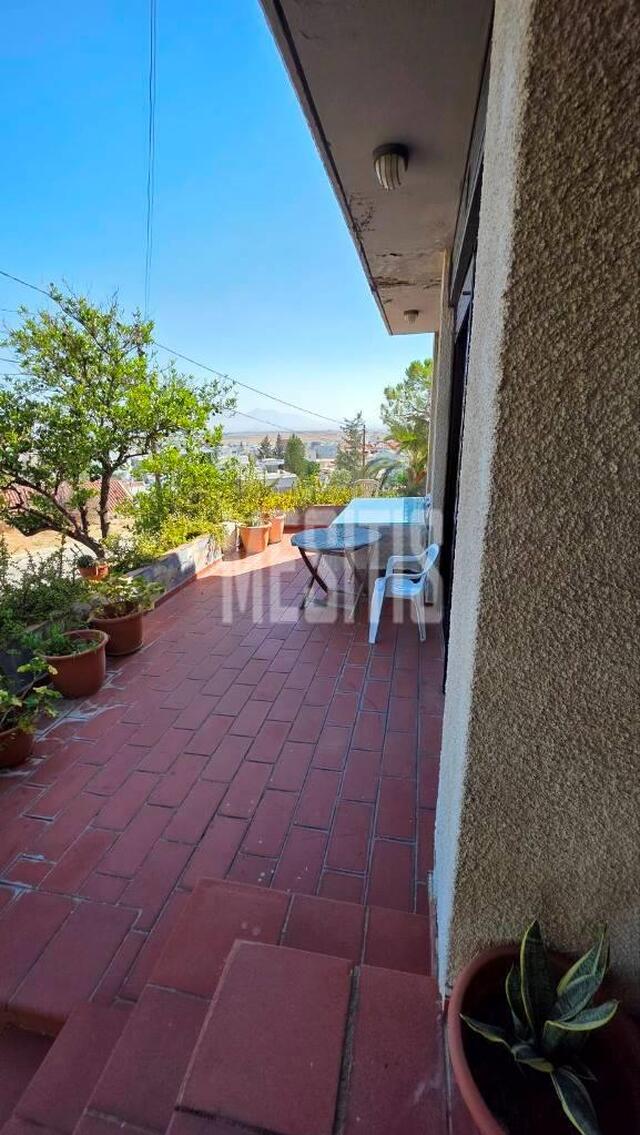 Building for Sale in Platy Aglantzias, Featuring a 3 Bedroom House and a 2-Bedroom Apartment – photo 3