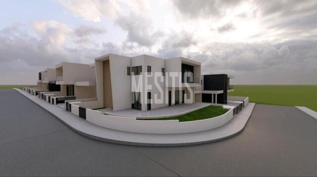 detachedHouse-529a3ff0-0fef-438e-965a-39dc4262f9c7_Wtr.jpeg