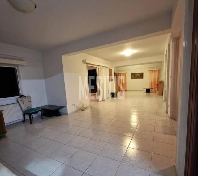 apartment-5cf3102f-4405-4092-ba58-fc6a4f56efeb_Wtr.jpeg