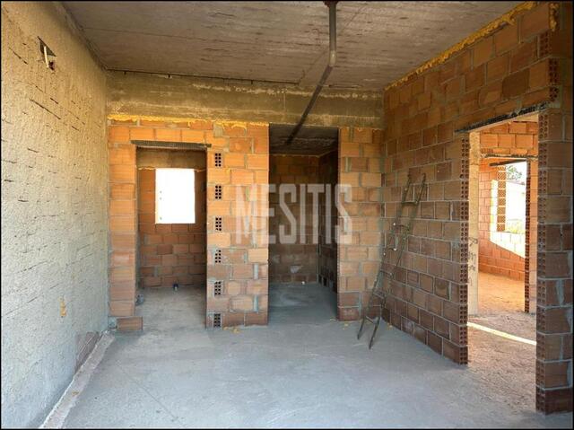 detachedHouse-56573e3d-c336-4311-9342-41d6a8229508_Wtr.jpg