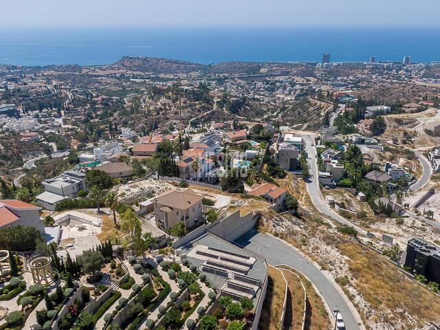 Detached villa with private swimming pool for sale in Agios Tychon, Limassol – photo 2