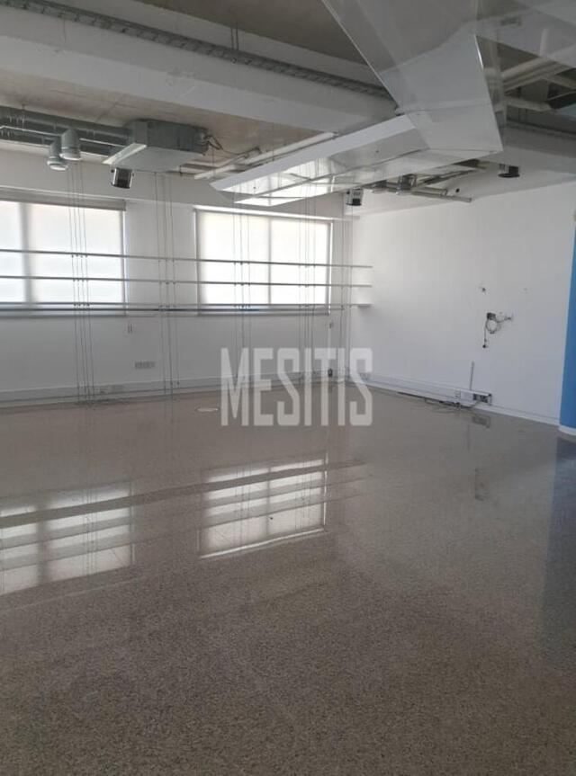office-6bfc4522-67a2-4ab8-a006-121fc2e460c4_Wtr.jpg