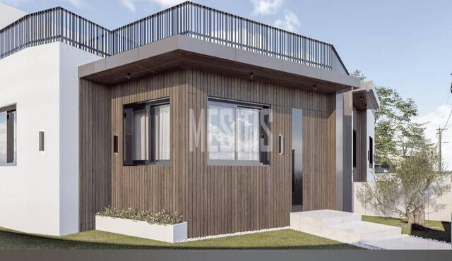 detachedHouse-037a6a6f-83a0-49be-b549-e3eee70346ba_Wtr.jpg