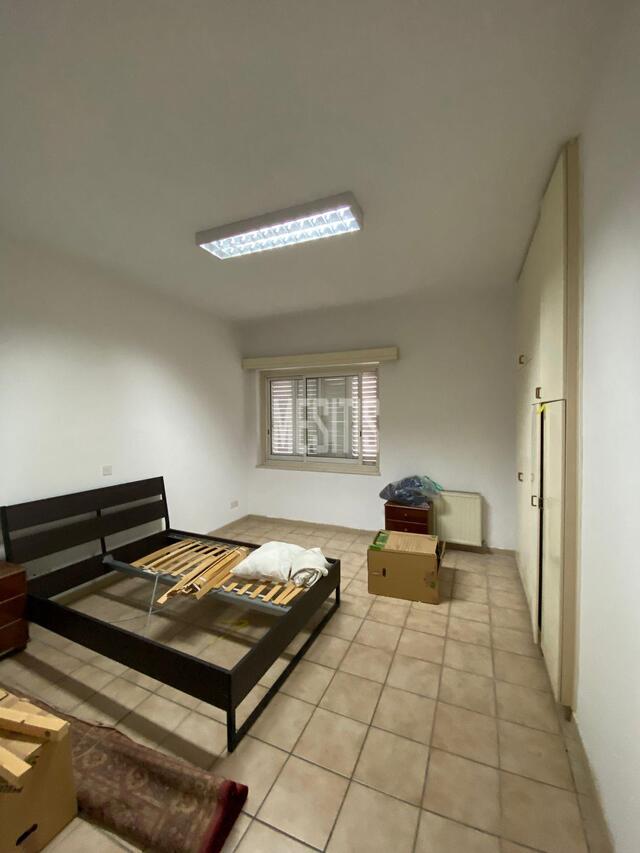 office-6ccfc66b-ae42-4d5f-8197-a8d81af47db9_Wtr.jpg