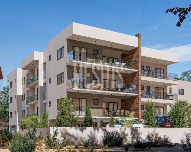 apartment-8548ac90-19a2-4c20-ba7e-cb4429616c47_Wtr.jpg