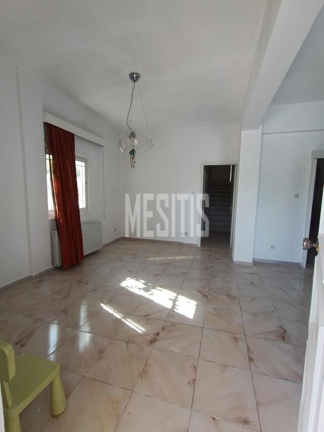 detachedHouse-883dc0d6-2953-499b-98e8-91ff199a6b56_Wtr.jpg