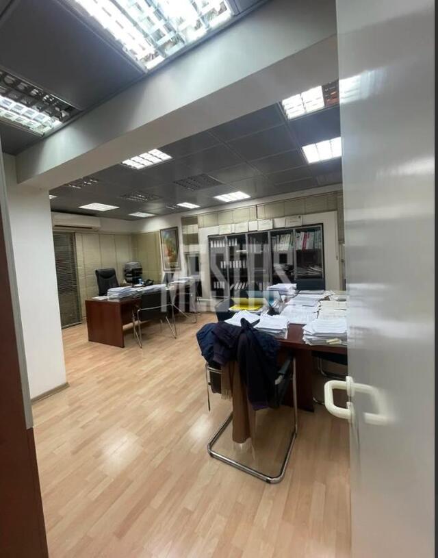 office-a38c22e0-a835-4efb-83e5-600c02dd99d7_Wtr.jpg