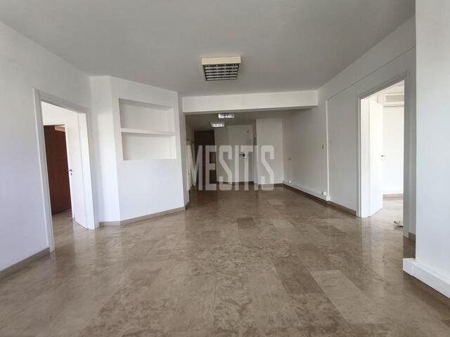 apartment-ab3065aa-9d2e-40c4-b3c4-ef605f1d64b1_Wtr.jpg