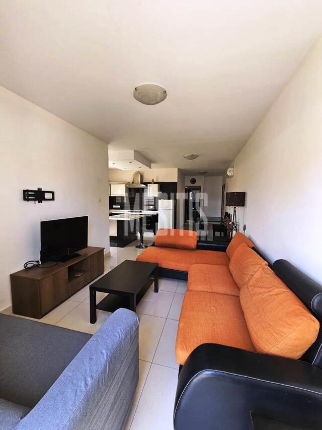 apartment-a023c9f6-4429-46c2-b3a8-63ff9f84569d_Wtr.jpg