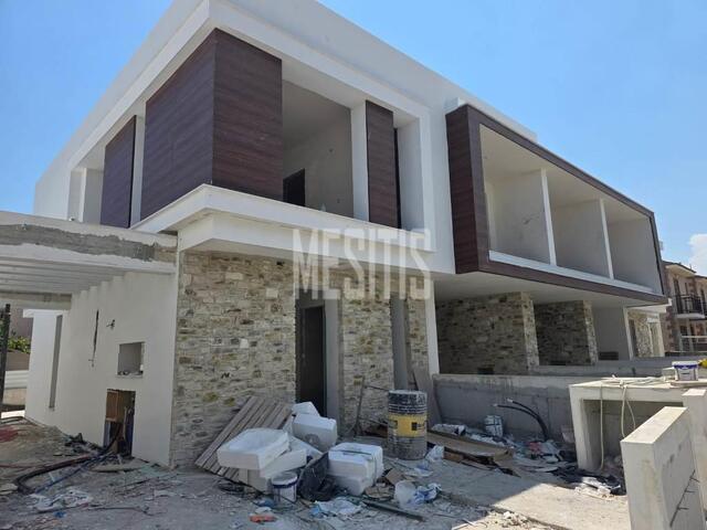 detachedHouse-e3a83e27-1edb-4a3b-9db5-d99c331f3140_Wtr.jpg