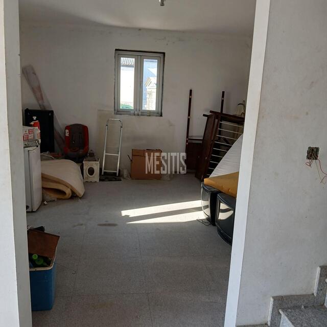 detachedHouse-9f6c1146-4806-42f5-b6eb-f8f2f4fc2662_Wtr.jpg