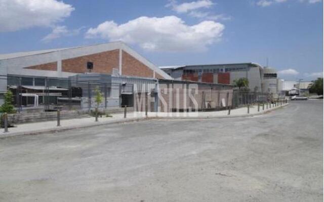warehouse-cb60dcaa-8aa7-495f-af67-8465c9b55adf_Wtr.jpg