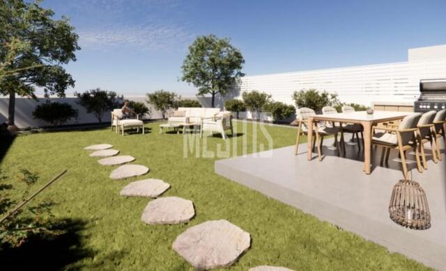 detachedHouse-7abd7f6b-3a6f-4968-a0db-86a714c0fc32_Wtr.jpg