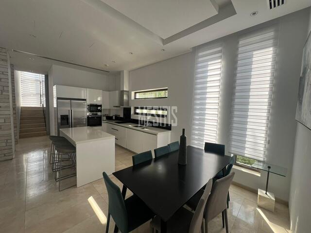 detachedHouse-f2cfc06d-de0a-4b95-a401-d715306050bd_Wtr.jpg