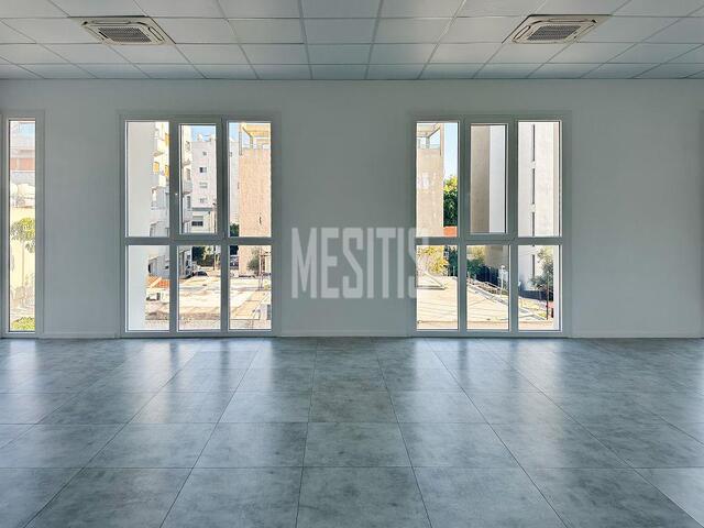 Modern office building for sale in a prime city-centre location | just 50 metres from the sea. – photo 7