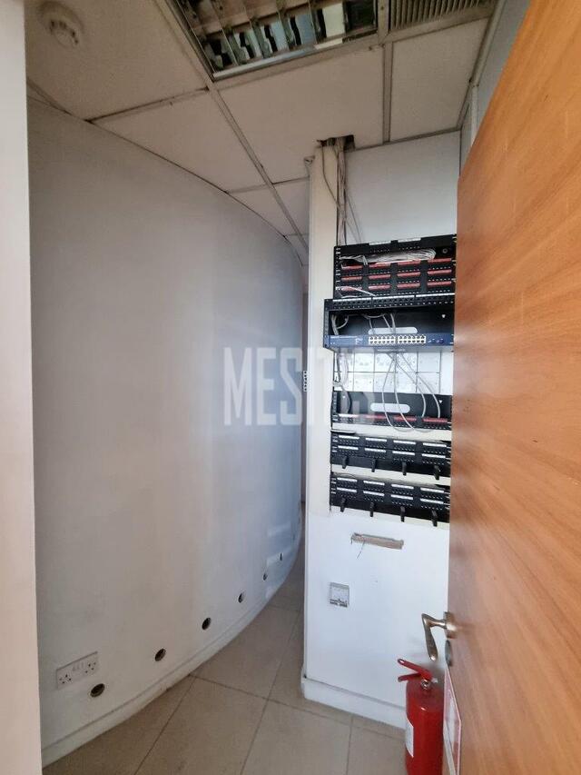 office-2f65ad64-22a4-441f-a69a-163ee25f3cf8_Wtr.jpg